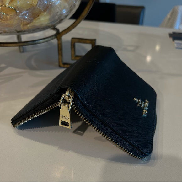 Prada Zip Saffiano Nero Black Wallet - Picture 5 of 11